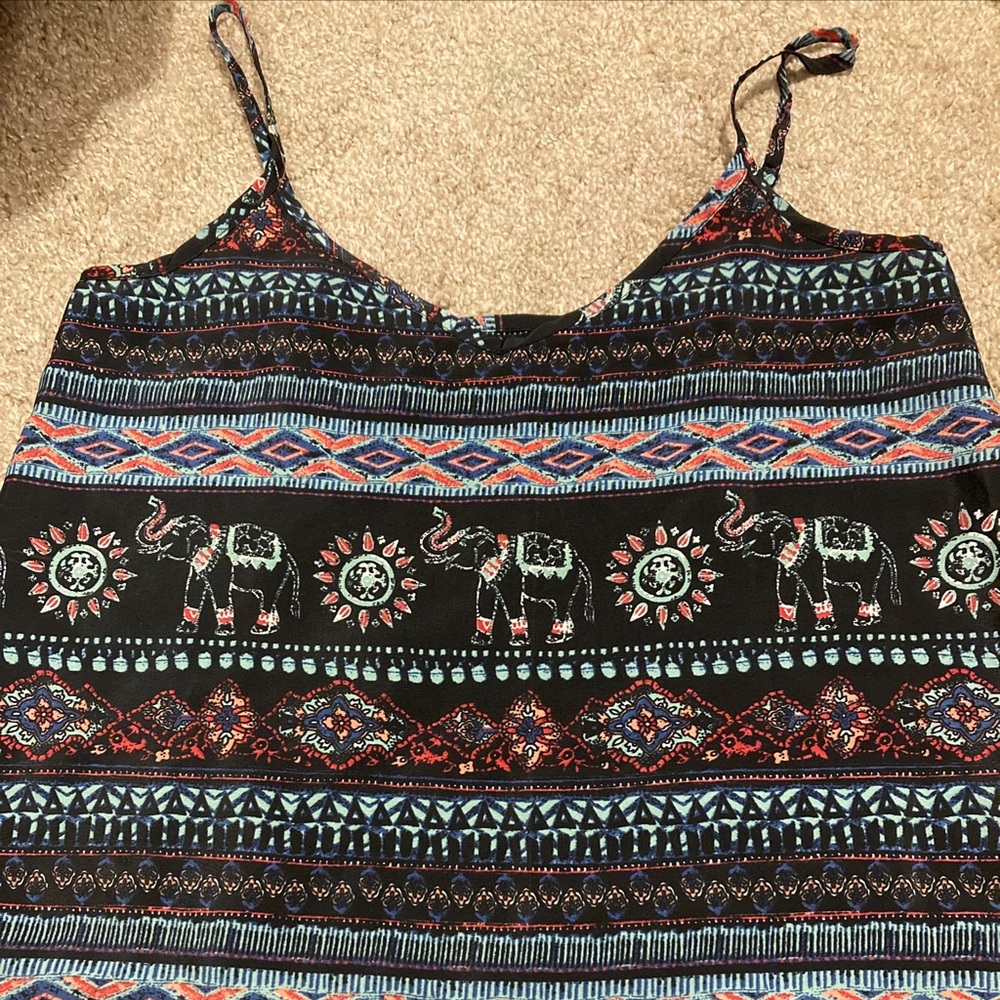 Beautiful Hollister tank top size XS in great used condition.